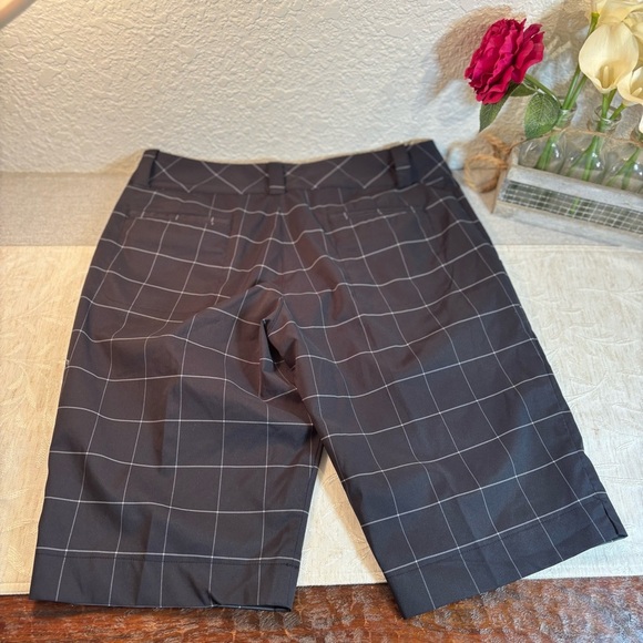 Women’s Nike Golf Dri-fit Bermuda Shirts. Size 8. Navy, white, gray. Pockets - Picture 6 of 7